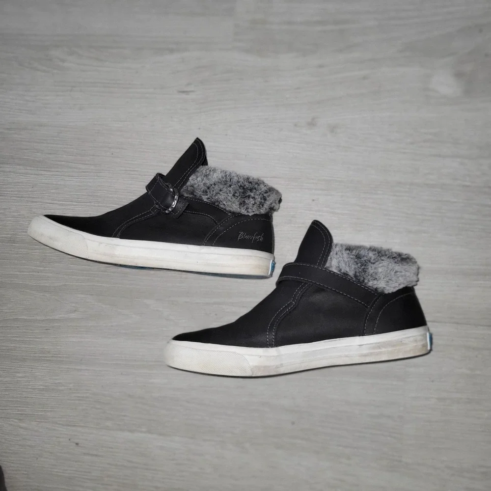 Blowfish Malibu Black Faux Leather Faux Fur Lined High Top Sneakers Buckle Strap